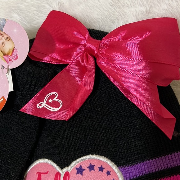 Set of 2 Nickelodeon Jojo, beanie hat and gloves. - Picture 5 of 8